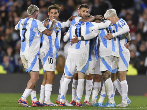 L'Argentine domine le Chili 3-0 en qualifications pour le Mondial