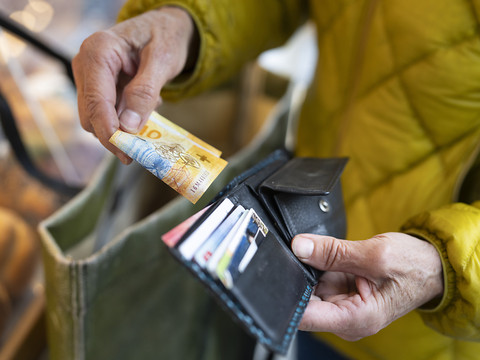 Le climat de consommation reste morose en août