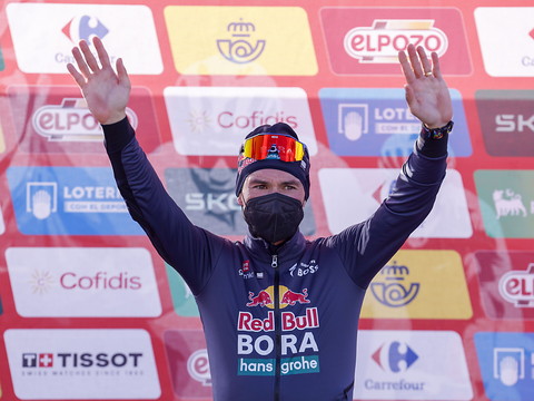 L'équipe Red Bull de Roglic touchée par une 