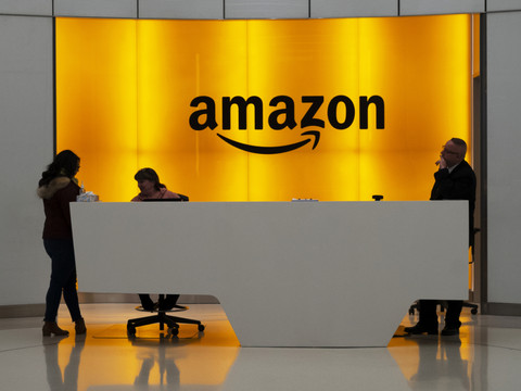 Amazon investit 9,5 milliards d'euros au Royaume-Uni