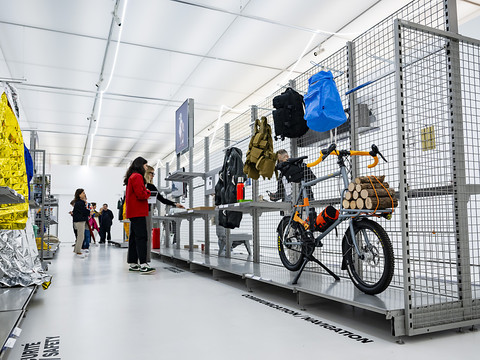 L'art du survivalisme se prépare à la fin du monde au mudac