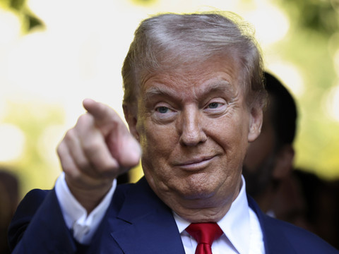 La campagne US se poursuit, diatribes de Trump contre les migrants