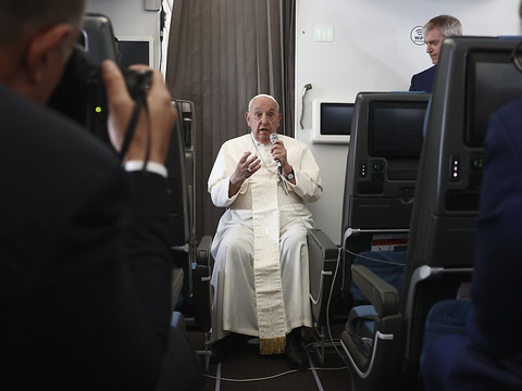 Le pape accuse Trump et Harris d'être 