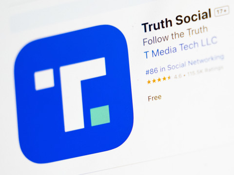 Trump assure qu'il ne vendra pas d'actions de son groupe de médias