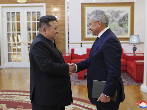 Kim Jong Un a rencontré le chef de la sécurité russe Choïgou