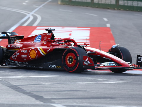 Une Ferrari et une McLaren en première ligne