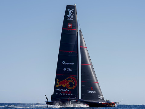 Une troisième défaite pour Alinghi en demi-finale