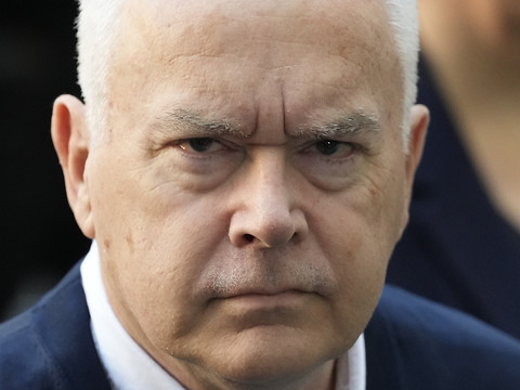 Ex-présentateur star de la BBC condamné à 6 mois avec sursis