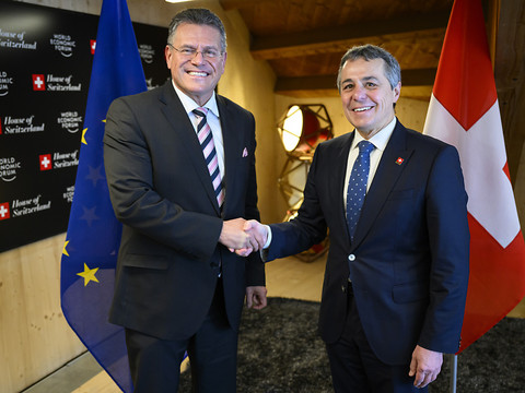 Le commissaire européen Maros Sefcovic conserve le dossier suisse
