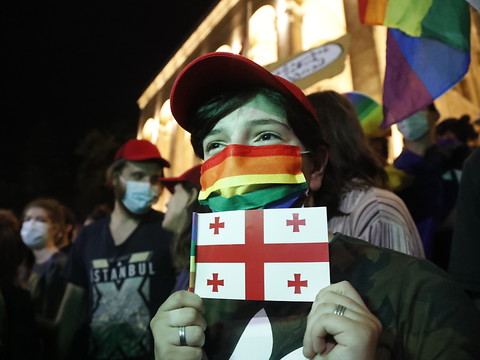 Géorgie: loi restreignant les droits des LGBT+ adoptée