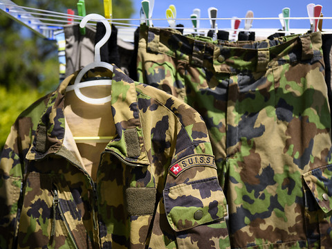 Vif débat sur le budget de l'armée
