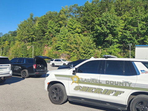 Chasse à l'homme dans les forêts du Kentucky: un corps retrouvé