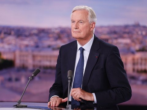 Les embûches s'accumulent pour Barnier, frictions au sommet