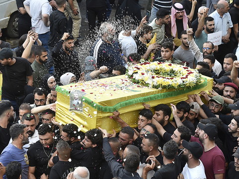 Liban: Israël bombarde le Hezbollah, ébranlé par les explosions