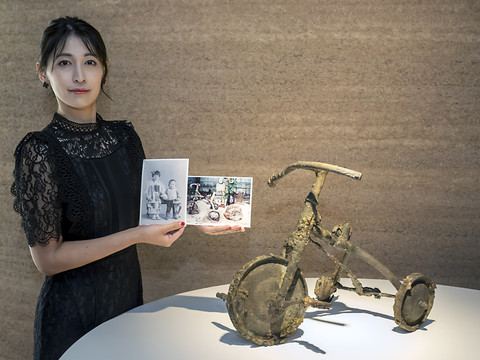 Reproduction d'un tricycle d'Hiroshima au Musée de la Croix-Rouge