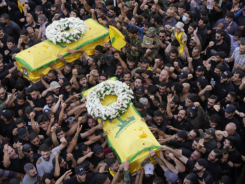 Tirs de roquettes du Hezbollah vers Israël, après des bombardements