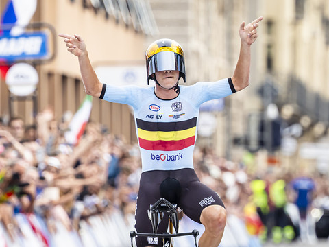 Küng 8e et bien battu, Evenepoel champion du monde du chrono