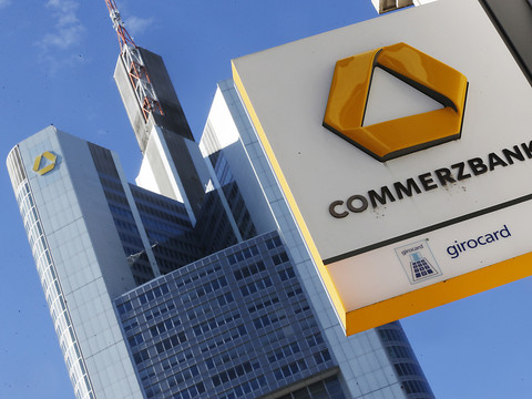 UniCredit monte à près de 21% du capital de Commerzbank
