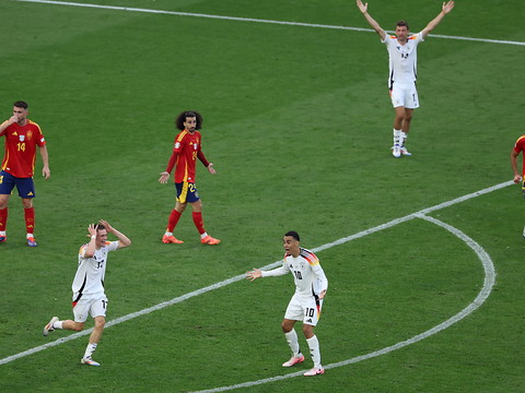 Allemagne - Espagne: un penalty aurait dû être sifflé
