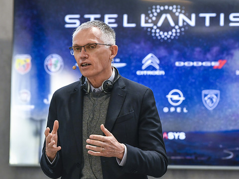 Stellantis a lancé le processus de succession de Carlos Tavarès