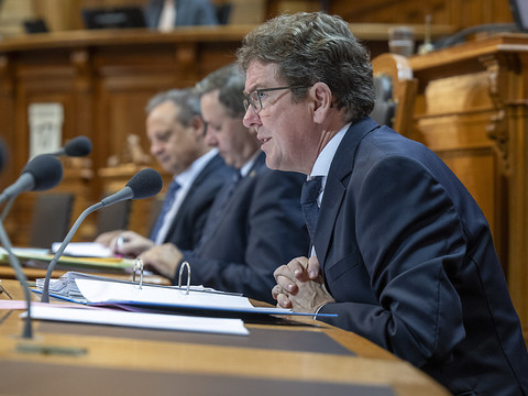 Renforcer le transport de marchandises par le rail et par bateau