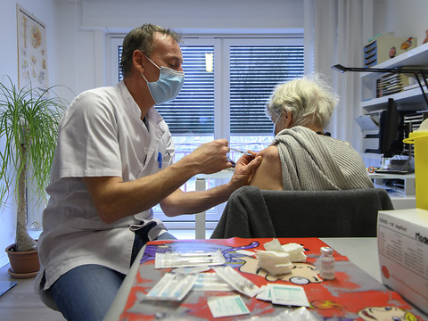 Le National veut des mesures pour former plus de médecins