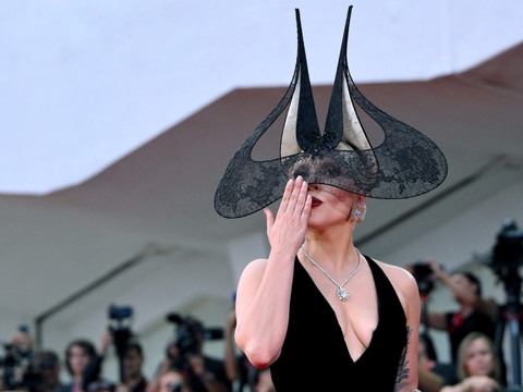 Lady Gaga tutoie la Joconde dans un clip tourné au Louvre