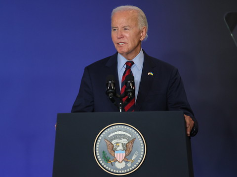 Biden annonce une augmentation de l'aide militaire à l'Ukraine