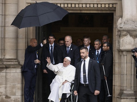 Le pape met en garde face aux 