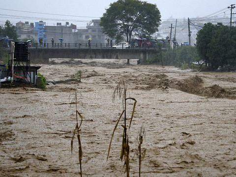 Près de 60 morts dans des inondations au Népal