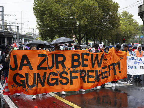 Un millier de personnes manifestent en faveur de l'asile