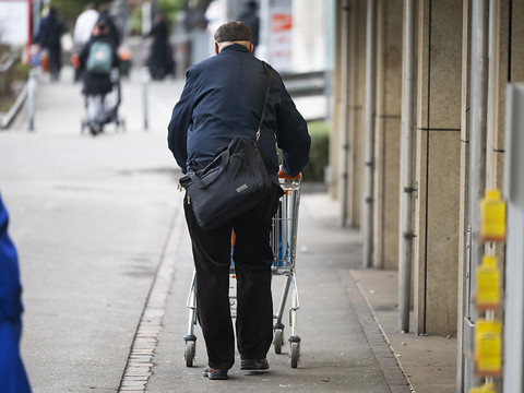 La solitude affecte beaucoup d'aînés, manque de bénévoles