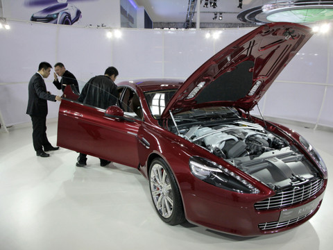 Aston Martin à la peine en Chine, le titre dérape