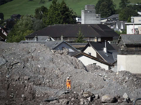 Retour des derniers évacués dans leurs logements à Schwanden (GL)