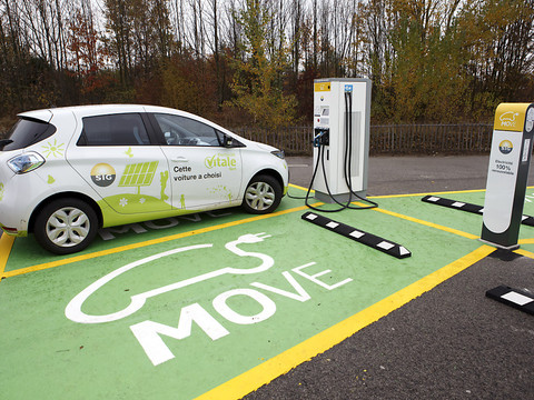 L'OFROU encourage la construction de hubs de recharge rapide