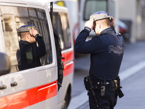 Un homme agresse des enfants et en blesse trois à Zurich