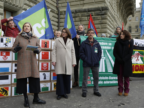 Les opposants aux extensions d'autoroutes lancent leur campagne
