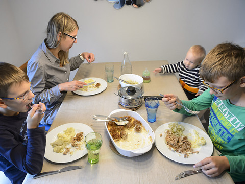 Le modèle de la famille avec deux enfants toujours en vogue