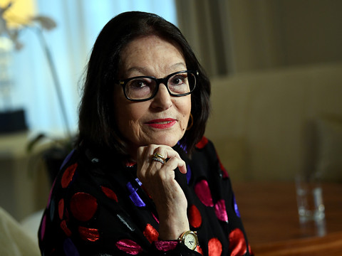 A près de 90 ans, Nana Mouskouri veut faire ses adieux à la scène