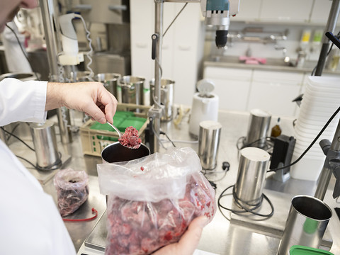 Emmi finalise l'ingestion de Mademoiselle Desserts