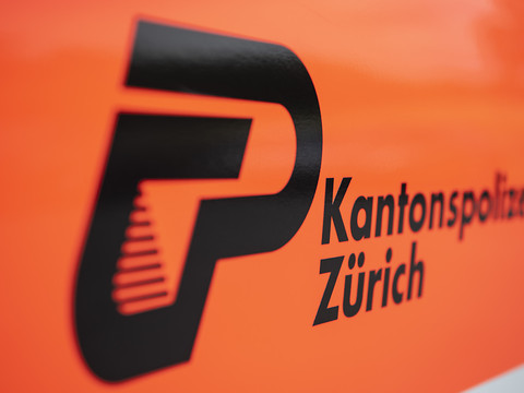 Un homme tue une femme à Bülach (ZH) et prend la fuite