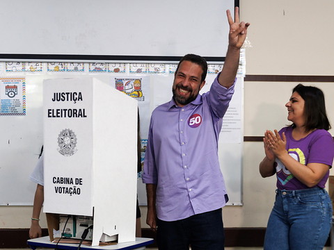 Le camp Bolsonaro prend l'avantage aux municipales brésiliennes