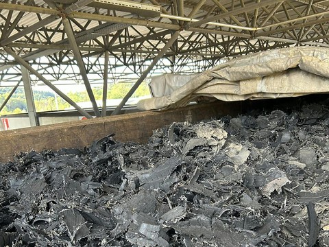 La douane pince un homme transportant 20'000 pneus usagés