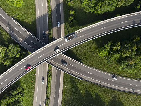 L'élargissement des autoroutes serait accepté, selon un sondage