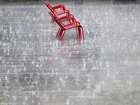 Vents violents et fortes pluies ces prochaines heures en Suisse