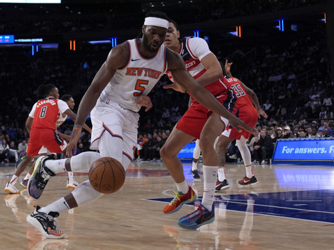 Kyshawn George frappe fort au Madison Square Garden