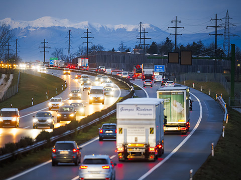 Albert Rösti plaide pour un trafic plus fluidifié sur l'autoroute