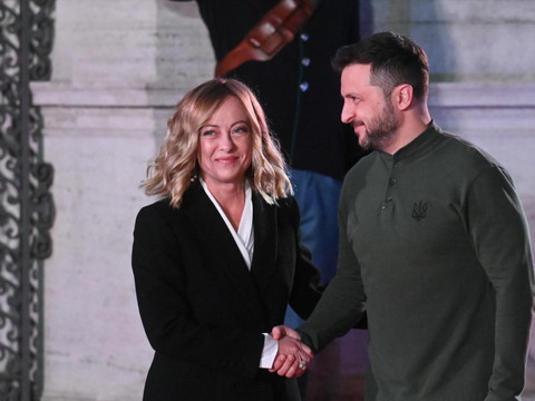 Zelensky poursuit sa tournée européenne à Rome