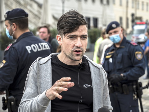 L'activiste autrichien Martin Sellner interdit d'entrer en Suisse