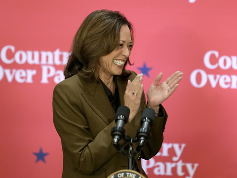 Harris tente la carte de l'âge et de la santé contre Trump